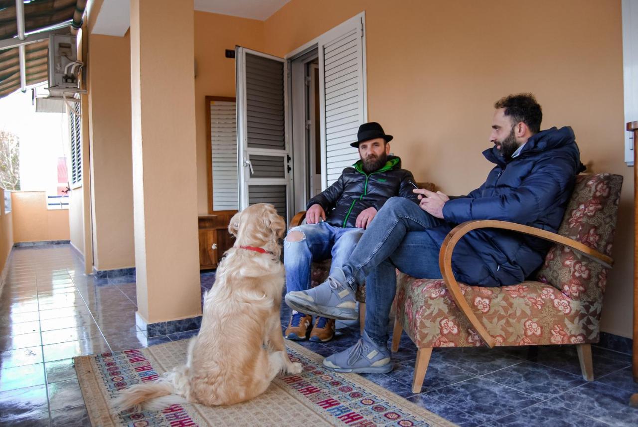 The Bearded Dad Hostel Tiranë Luaran gambar